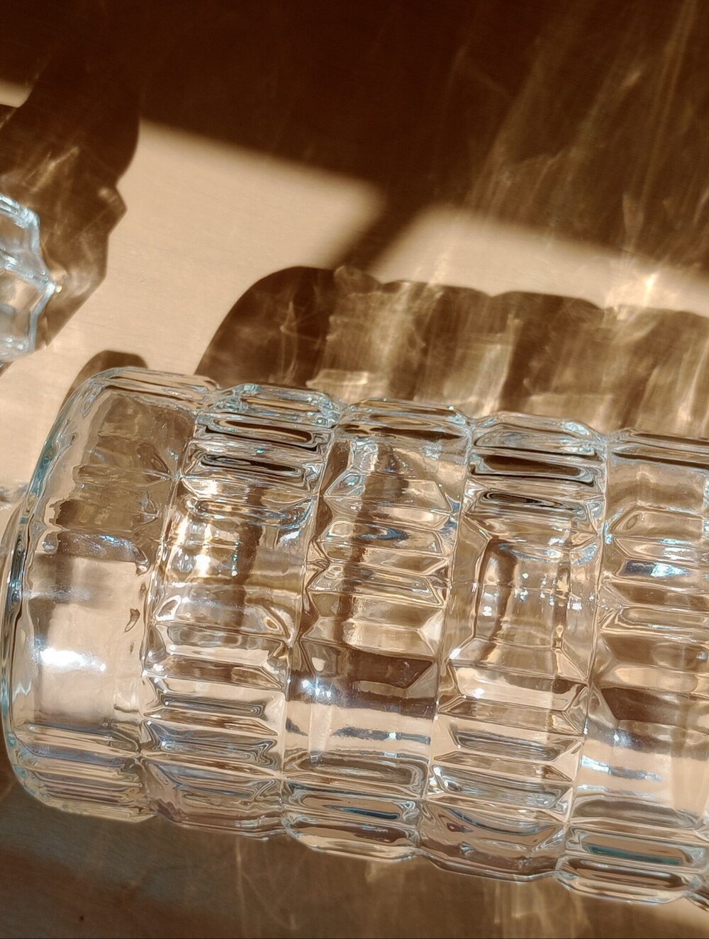 Vintage Mid-Century Federal Glass Geometric Block Decanter with Crest Stopper - Picture 6 of 8